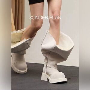 Sonder plan Women's White Winter Boots